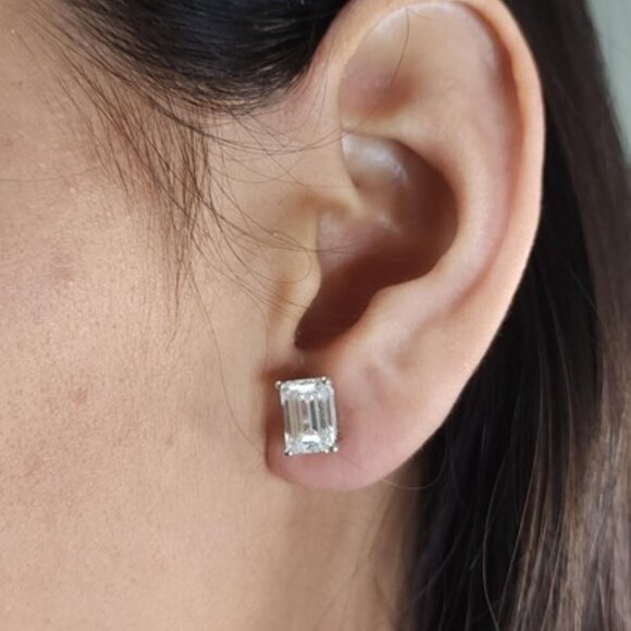 18Kt Gold 4 Ct Emerald Cut Lab Grown Diamond Studs Earrings - Picture 1 of 5